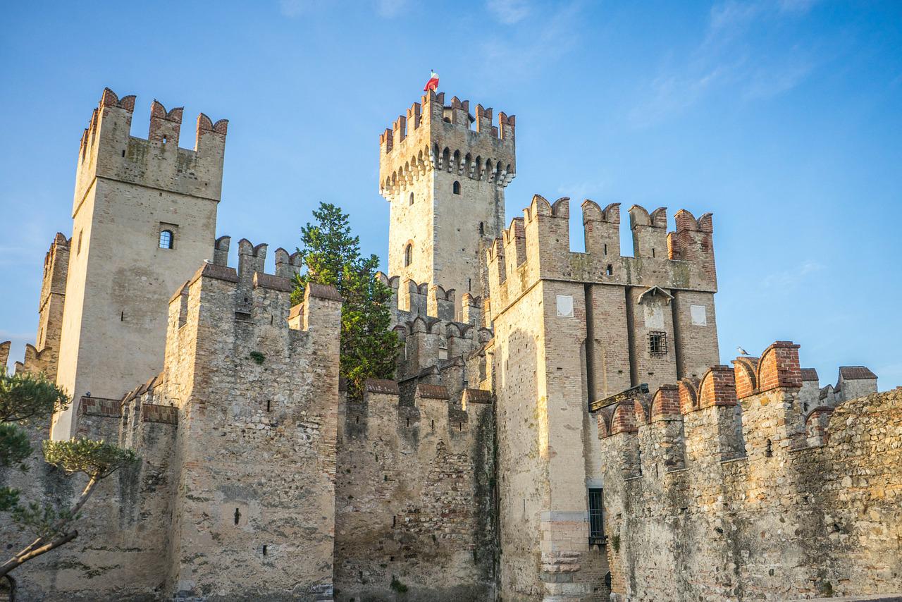2022/06/scaliger-castle-gd3900660f_1280.jpg