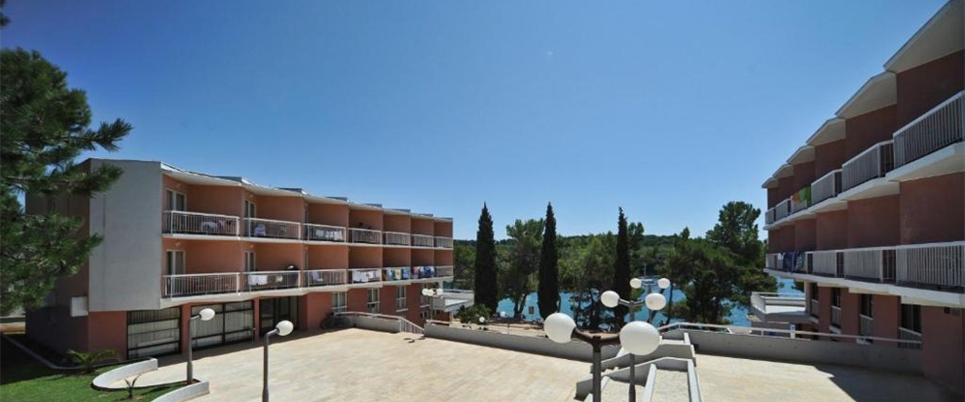 ROOMS CENTINERA 3* - BANJOLE