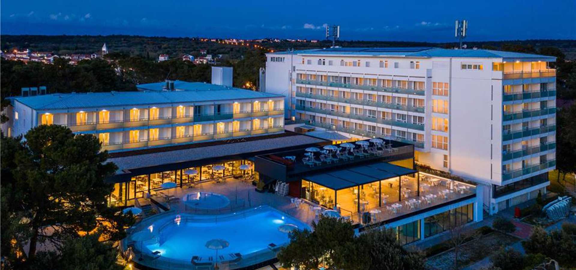 HOTEL PINIJA 4* - PETRČANE