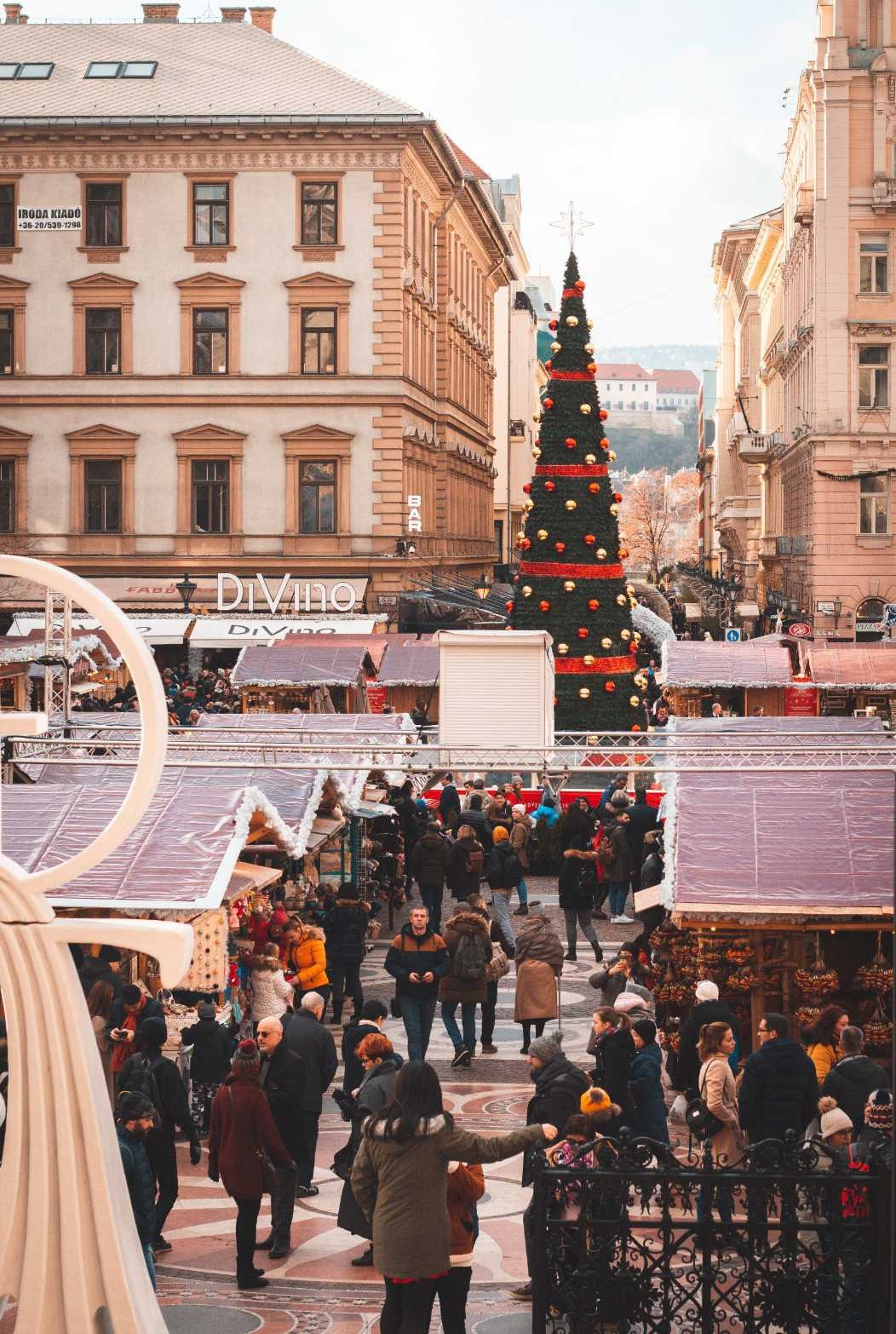 Advent u Budimpešti na Vörösmarty trgu